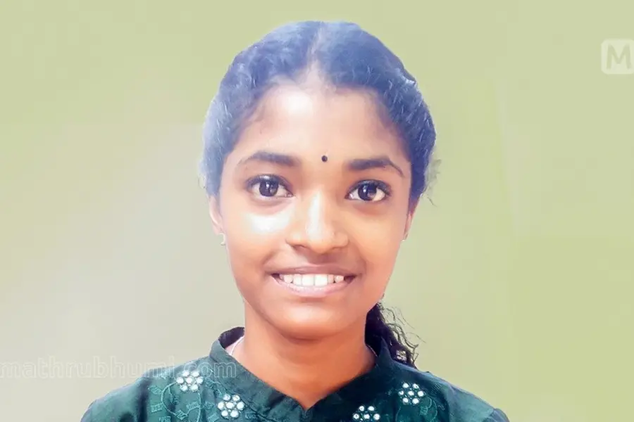 ജീവിതവേഷം വേദിയിലാടി എട്ടാം ക്ലാസുകാരി വൈഗ