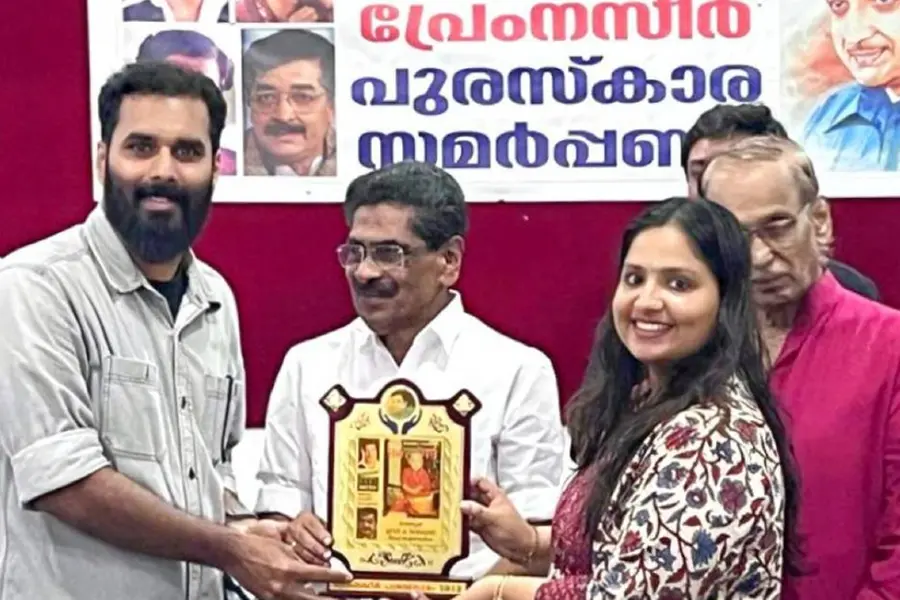 മാതൃഭൂമി 'സ്റ്റാർ ആൻഡ് സ്റ്റൈൽ' പ്രേംനസീർ പുരസ്കാരം ഏറ്റുവാങ്ങി