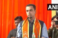 'ഇനി വികസനത്തിന്റെ പാതയിലൂടെ'; കോൺഗ്രസ് വിട്ട മിലിന്ദ് ദേവ്‌റ ശിവസേന ഷിന്ദേ പക്ഷത്ത് ചേര്‍ന്നു