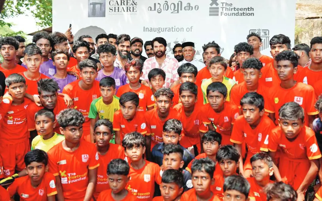 • തേർട്ടീൻത്ത് ഫൗണ്ടേഷൻ കൂട്ടായ്മയുടെ 'എഫ് 13 അക്കാദമി' ഉദ്ഘാടനംചെയ്തശേഷം നടൻ മമ്മൂട്ടി താരങ്ങളോടൊപ്പം