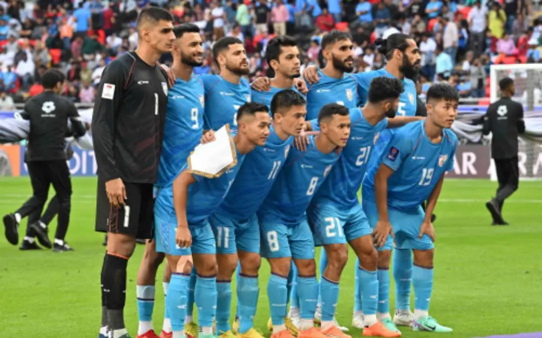എ.എഫ്.സി. ഏഷ്യന് കപ്പില് ഓസ്ട്രേലിയക്കെതിരായ മത്സരത്തിന് മുന്പായി ഇന്ത്യന് ഫുട്ബോള് ടീം ഫോട്ടോക്ക് പോസ് ചെയ്യുന്നു | AFP