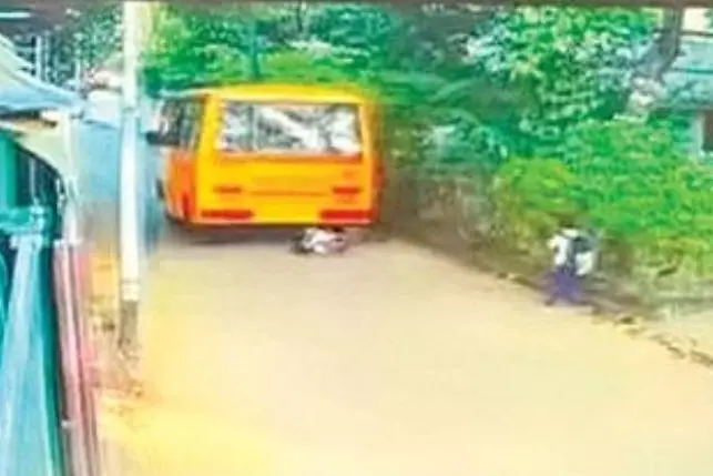 വിദ്യാർഥി സ്കൂൾ ബസിനടിയിൽപ്പെട്ട സംഭവം; ഡ്രൈവറുടെ ലൈസൻസ് റദ്ദ് ചെയ്തു