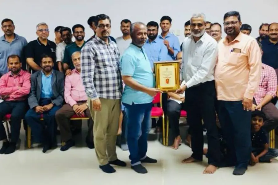 അബ്ദുല് ഖാദര് പൂവാറിന് ഫ്രന്റ്സ് അസോസിയേഷന് യാത്രയയപ്പ് നല്കി