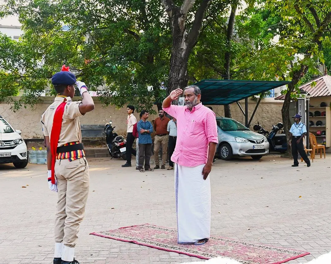 മന്ത്രി പി. പ്രസാദിനെ അതേ സ്‌കൂളിൽ പഠിക്കുന്ന മകനും സ്റ്റുഡൻറ് പോലീസ് കേഡറ്റ് പ്ലറ്റൂൺ കമാന്ററുമായ ഭഗത് പ്രസാദ് സല്യൂട്ട് നൽകി സ്വീകരിക്കുന്നു | Photo: https://www.facebook.com/keralapolice