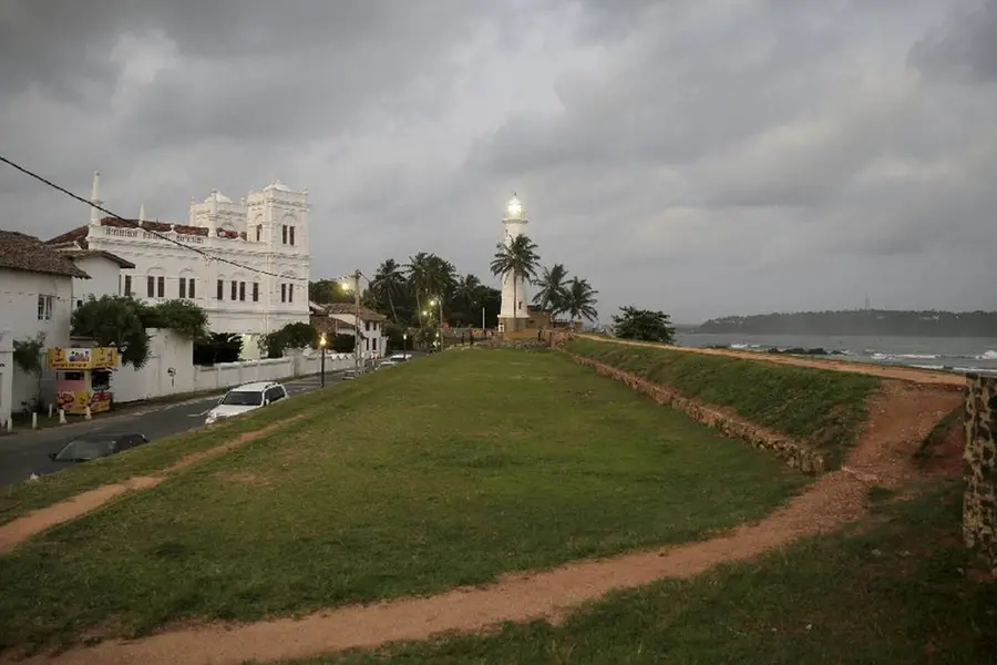 കൊളംബ് മാങ്ങയും പച്ചപ്പിന്റെ തണുപ്പും കറുവപ്പട്ടയുടെ സുഗന്ധവും സഞ്ചാരിയെ മാടിവിളിക്കുമ്പോള്...