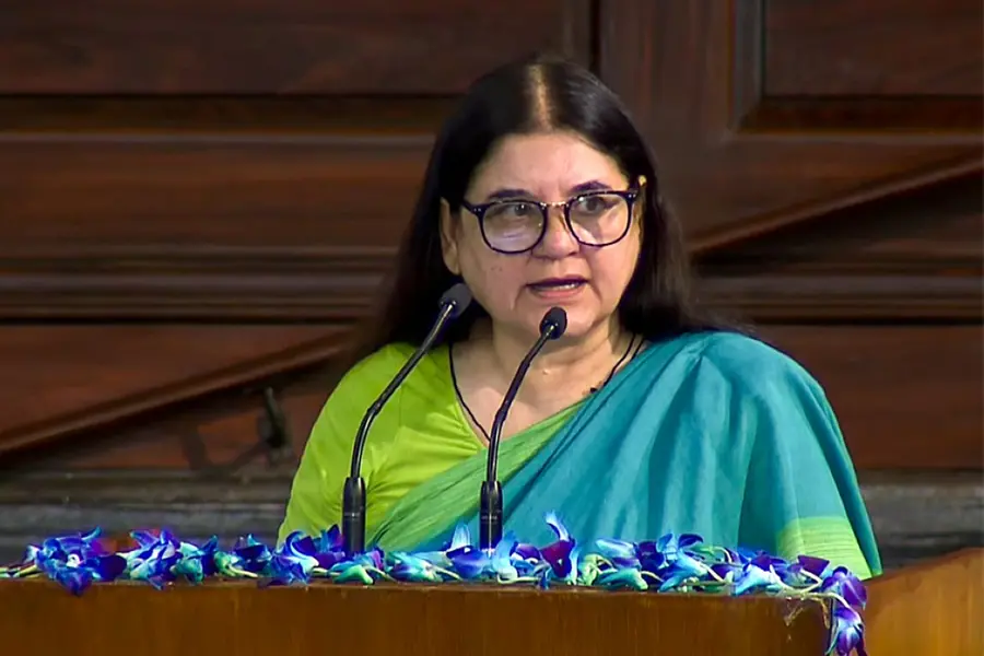 രണ്ടാഴ്ചയിലൊരിക്കല് ഓരോ ആനയെ വീതം കൊല്ലുന്നു; വനംവകുപ്പിനെ വിമര്ശിച്ച് മനേക