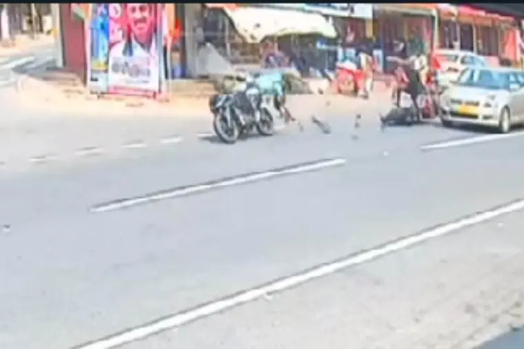 ബൈക്കുകള് കൂട്ടിയിടിച്ച് അപകടം; രണ്ടുപേര്ക്ക് ഗുരുതര പരിക്ക് | VIDEO