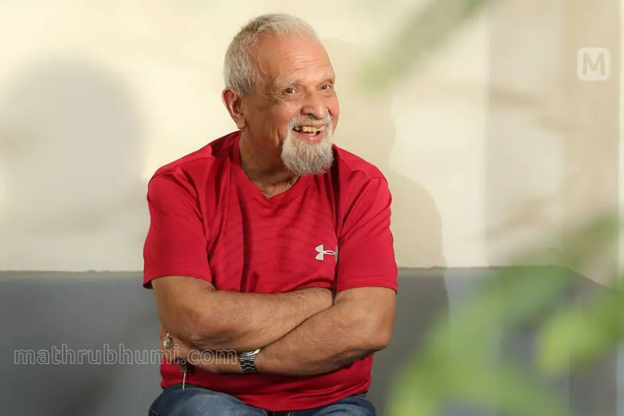 'നമ്മുടെ ഹൃദയത്തിനടുത്തിരുന്ന് പാടുന്ന ഫീൽ ആണ് ആ നാദത്തിന്'