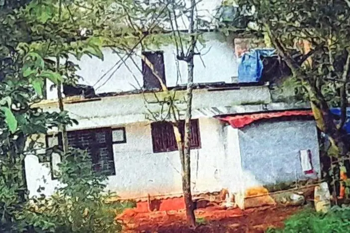 എസ്.എഫ്.ഐയുടെ താവളം; ഇടിമുറി പൊളിക്കാന് പോലീസ്