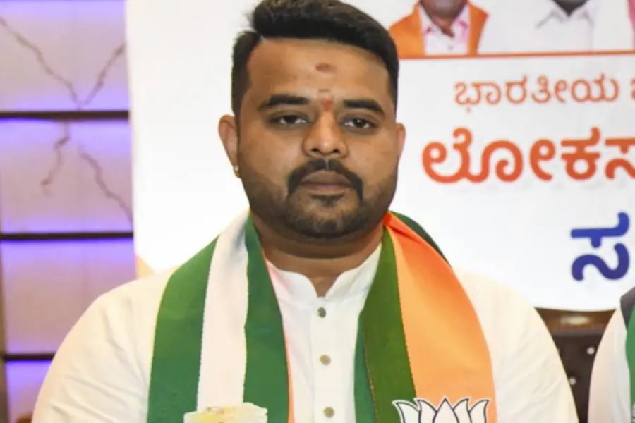 പ്രജ്വലിനെതിരേയും എച്ച്.ഡി രേവണ്ണയ്ക്കെതിരേയും വീണ്ടും ലുക്കൗട്ട് നോട്ടീസ് ; സി.ബി.ഐ സഹായവും തേടി