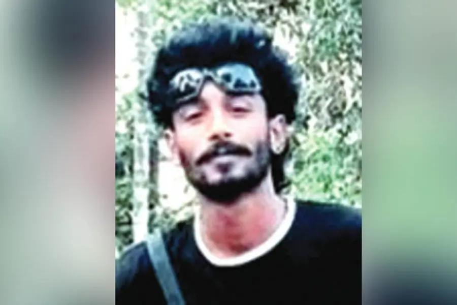 യുവാവ് മരിച്ചനിലയിൽ: ഒരാൾ ഓടിപ്പോയി, മറ്റൊരാൾ ബോധരഹിതനായി മൃതദേഹത്തിന് അരികിൽ; ദുരൂഹത
