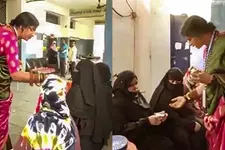 പോളിങ് ബൂത്തില്‍ സ്ത്രീവോട്ടര്‍മാരോട് മുഖാവരണം മാറ്റാനാവശ്യപ്പെട്ട് മാധവി ലത; കേസെടുക്കും | VIDEO