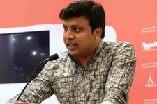 'എത്രകാലം ഇങ്ങനെ മഴയത്ത് നിര്‍ത്തും?' സംഗീത നാടക അക്കാദമിയോട് ചോദ്യവുമായി നാടകകൃത്ത് മുഹാദ് വെമ്പായം
