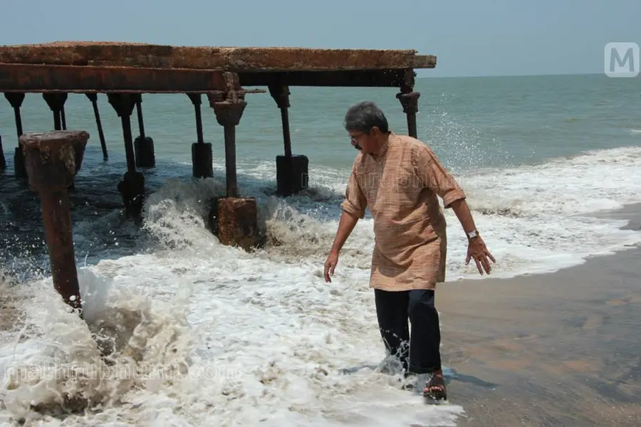 ചുള്ളിക്കാടിന്റെ കൈയക്ഷരത്തില് കവിത; ജൂലൈ അഞ്ച് ബഷീര് സ്മരണ