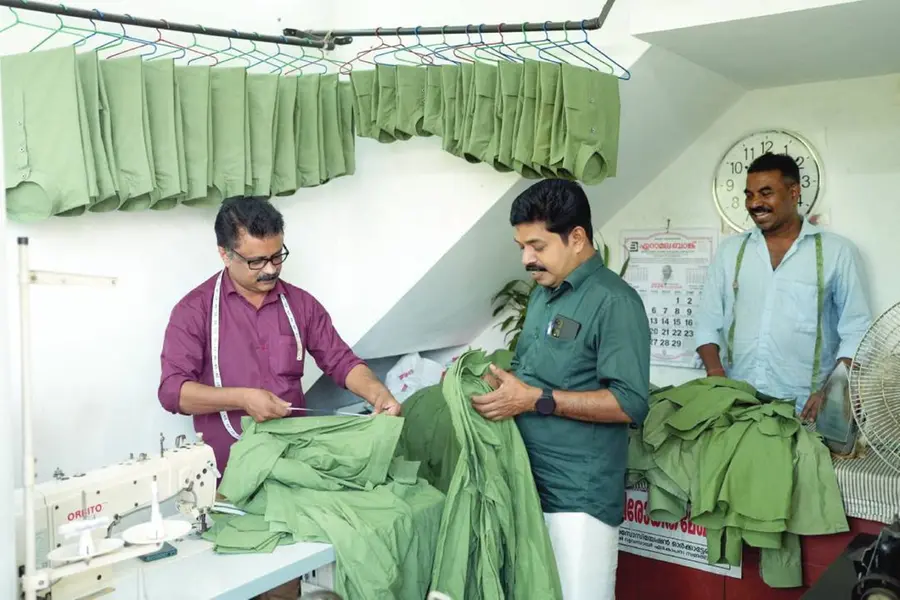 ഇതാണ് ട്രെന്ഡ്; ക്ഷേത്രോത്സവത്തിന് കൈത്തറി ധരിച്ചിറങ്ങും ഈ നാട്