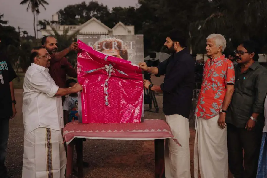 എസ്.എൻ. സ്വാമി സംവിധാനം ചെയ്യുന്ന ആദ്യ ചിത്രം 'സീക്രട്ട്'; ഫസ്റ്റ് ലുക്ക് മമ്മൂട്ടി പുറത്തിറക്കി