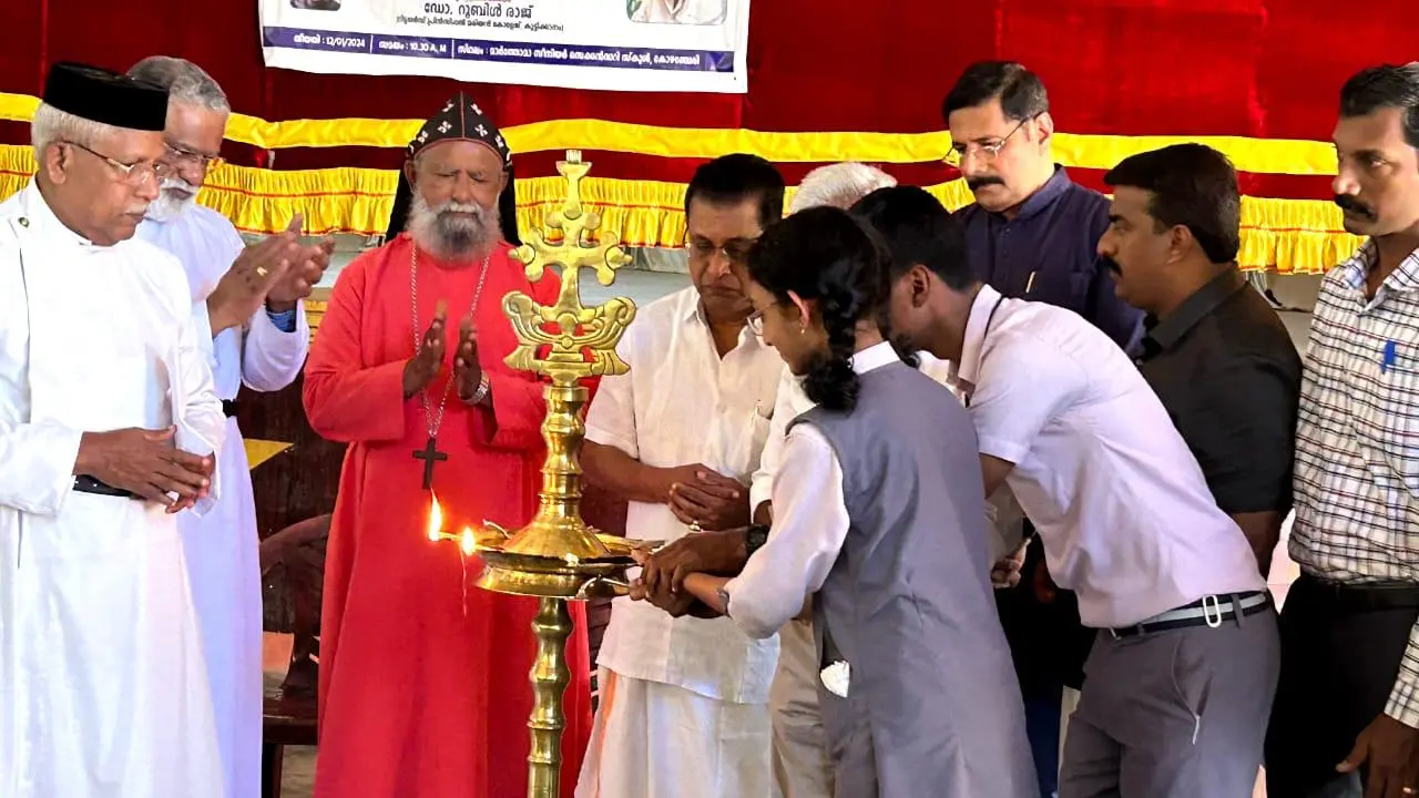 കോഴഞ്ചേരി മാർത്തോമാ സീനിയർ സെക്കൻഡറി സ്കൂളിൽ ലഹരി വിരുദ്ധ പ്രചാരണ പരിപാടിയുടെ ഉദ്ഘാടനച്ചടങ്ങിൽ നിന്ന് | ഫോട്ടോ: അറേഞ്ച്ഡ്