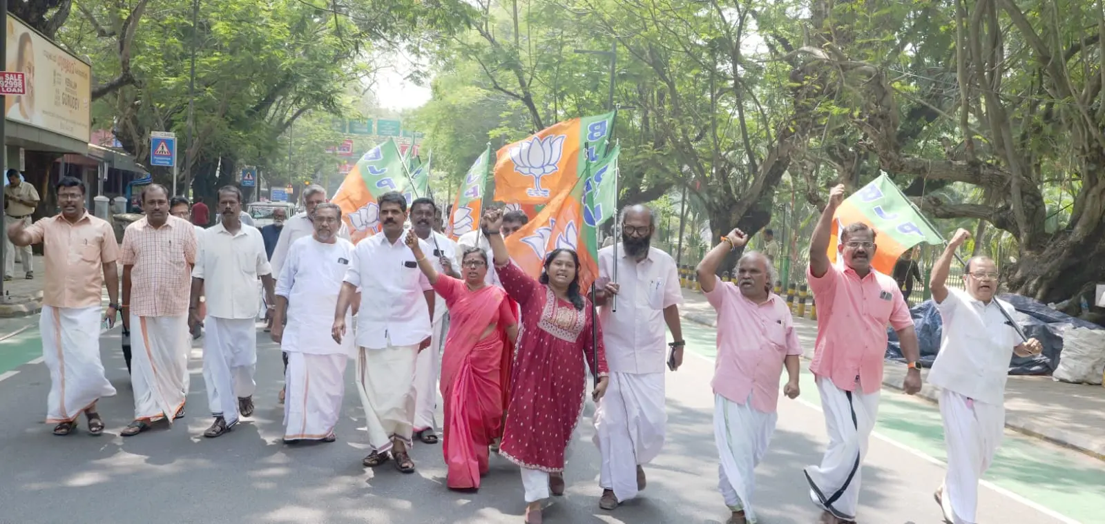 കൊച്ചി കോര്പ്പറേഷന് ഓഫീനിലേക്ക് ബി ജെ പി നടത്തിയ മാര്ച്ച്