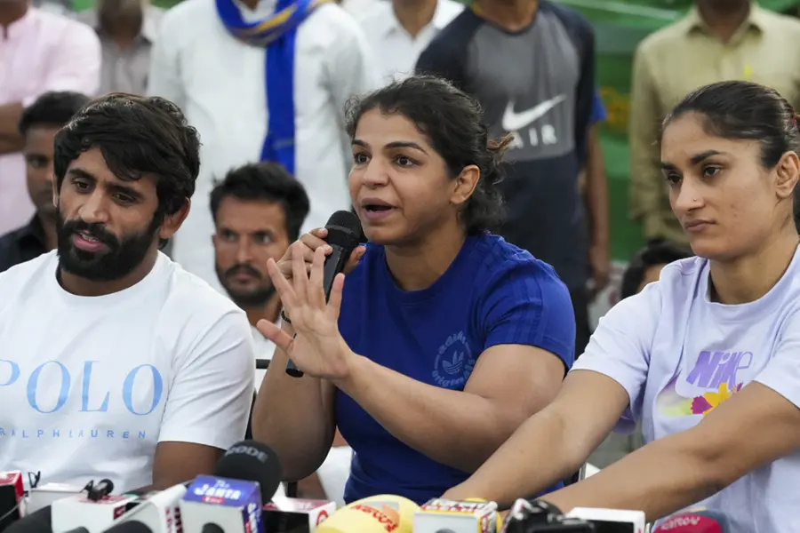 ഇന്ത്യന് ഗുസ്തി ഫെഡറേഷന്റെ വിലക്ക് നീക്കി UWW; താരങ്ങളോട് വിവേചനം കാണിക്കരുതെന്ന് നിര്ദേശം