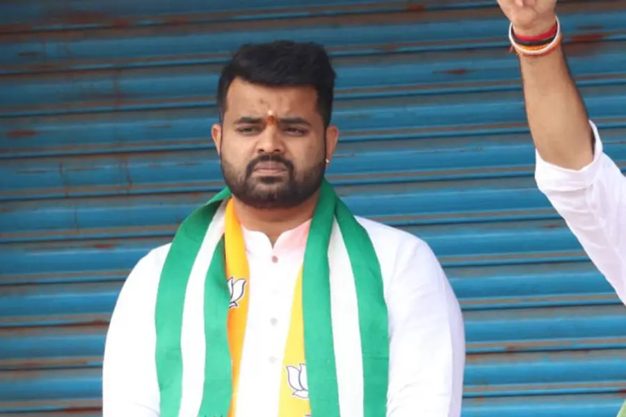 ലൈംഗികാരോപണം: അന്വേഷണ സംഘത്തിനുമുന്നില് ഹാജരാകാന് കൂടുതല് സമയംതേടി പ്രജ്വല് രേവണ്ണ