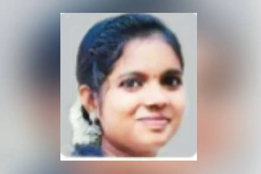 യു.കെ.യിലേക്ക് പോകാന് വിമാനത്താവളത്തിലെത്തിയ പെണ്കുട്ടി കുഴഞ്ഞുവീണു; ചികിത്സയിലിരിക്കെ മരണം