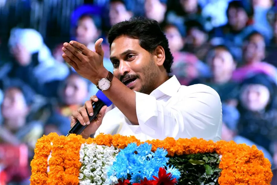 ഹൈദരാബാദിന്റെ 'കാലാവധി' ജൂണില് കഴിയും; ആന്ധ്രയുടെ തലസ്ഥാനമേത്...ഉത്തരമില്ല