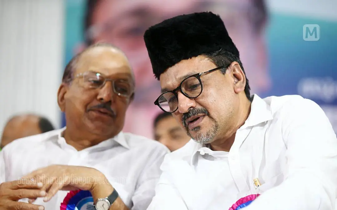 പി.കെ. കുഞ്ഞാലിക്കുട്ടിയും സാദിഖലി ശിഹാബ് തങ്ങളും | Photo: Mathrubhumi