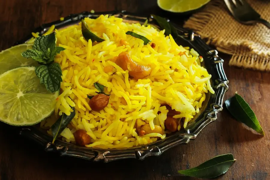 വീട്ടില് അതിഥികളെത്തിയോ? എളുപ്പത്തില് തയ്യാറാക്കാം ലെമണ് റൈസ്