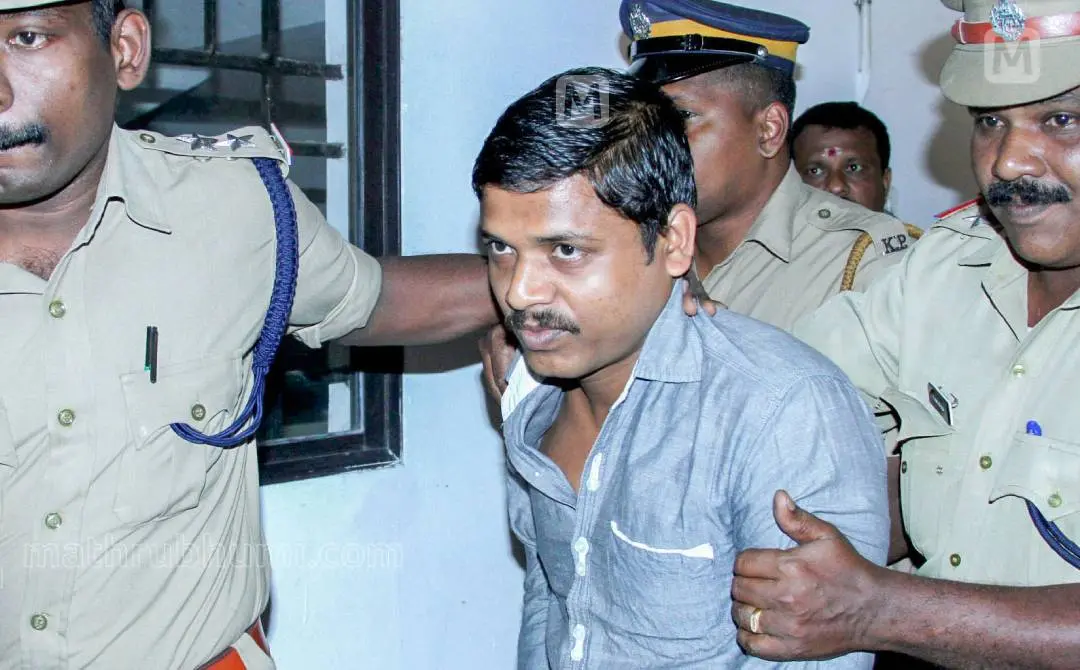 പെരുമ്പാവൂരില് നിയമവിദ്യാര്ഥിനിയെ കൊലപ്പെടുത്തിയ കേസിലെ പ്രതി അമീറുള് ഇസ്ലാം | ഫയല്ചിത്രം | ഫോട്ടോ: സിദ്ദീഖുല് അക്ബര്/ മാതൃഭൂമി