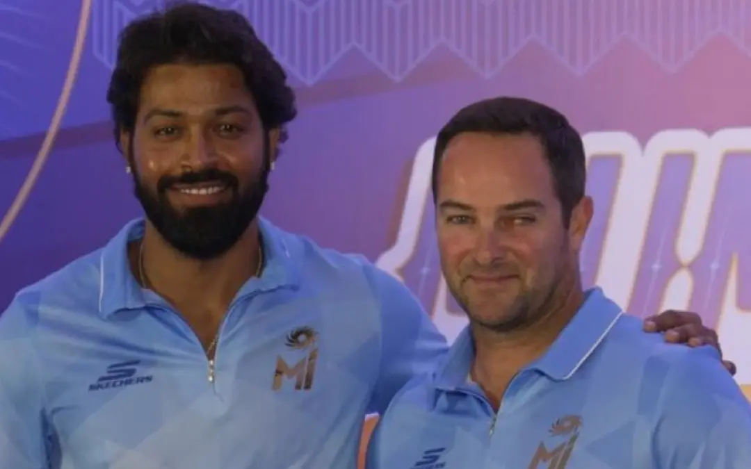 ഹാര്ദിക് പാണ്ഡ്യയും മാര്ക് ബൗച്ചറും, Photo:x.com/Mumbai Indians FC