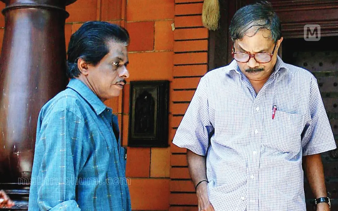 'എം.ടി.' ഡോക്യുമെന്ററി ചിത്രീകരണത്തിനിടെ ഹരികുമാർ എം.ടി. വാസുദേവൻ നായർക്കൊപ്പം | ഫോട്ടോ: കെ.കെ. സന്തോഷ്
