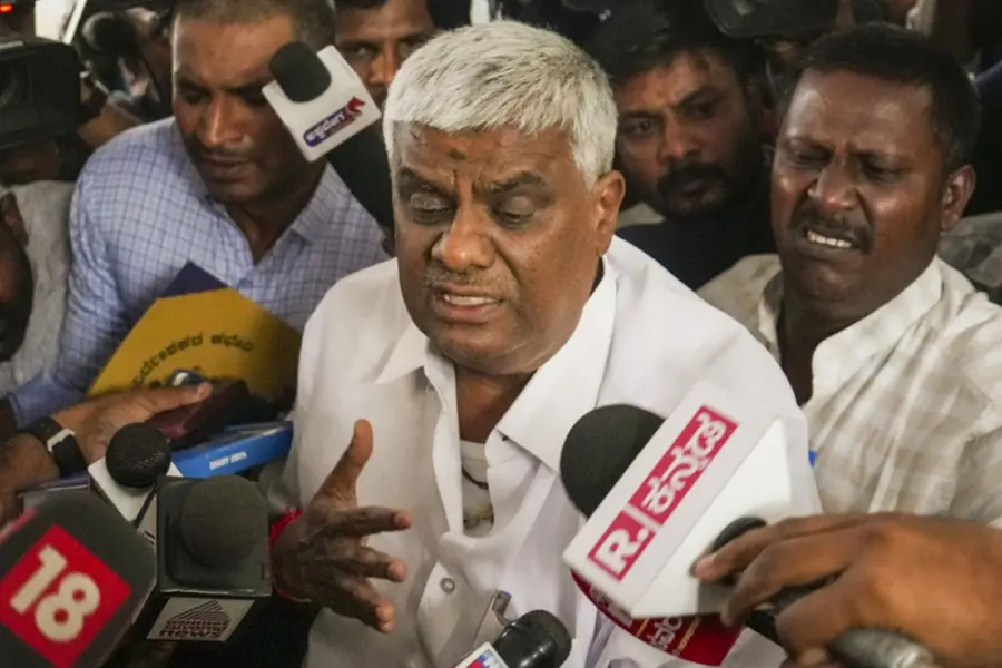 'കേസുകൾ കെട്ടിച്ചമച്ചത്, പിന്നിൽ രാഷ്ട്രീയ ഗൂഢാലോചന'; തനിക്കെതിരേ തെളിവുകളില്ലെന്ന് രേവണ്ണ