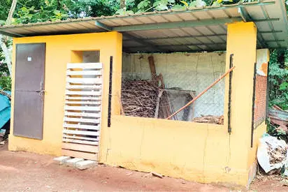 'ഒറ്റമുറി ഷെഡിന് നിർമാണ ചിലവ് 2,70,61,320 രൂപ'; നന്ദകുമാർ പറയും, ഒരു 'കുത്തി'ന്റെ വില