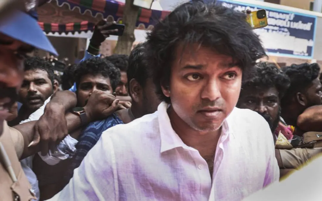 വിജയ് വോട്ടുചെയ്യാനെത്തിയപ്പോള് | Photo: PTI