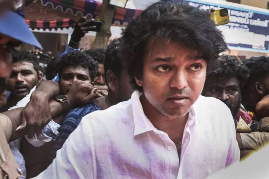 '200-ലേറെ പേരുമായി പോളിങ് ബൂത്തിലെത്തി ജനങ്ങള്‍ക്ക് ബുദ്ധിമുട്ടുണ്ടാക്കി'; വിജയ്‌ക്കെതിരെ പരാതി