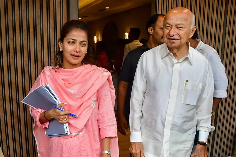 ഇവിടെ ബിജെപി ഇതര പാര്‍ട്ടികള്‍ ഒറ്റക്കെട്ട്; സോലാപ്പുരില്‍ പ്രണിതി ഷിന്ദേ ആത്മവിശ്വാസത്തില്‍