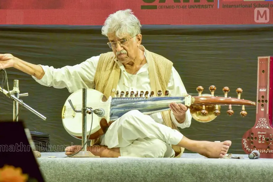 രാഗതാളങ്ങളുടെ, കവിതയുടെ നക്ഷത്ര നാഥാ...........