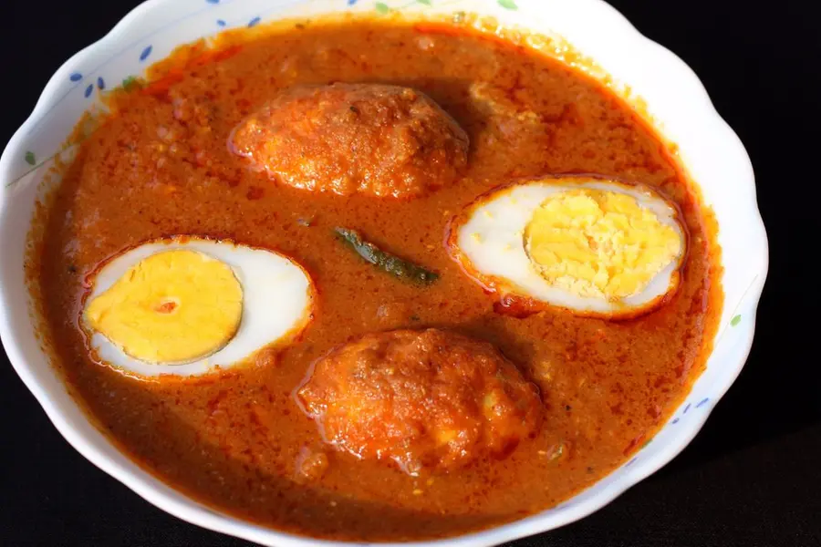 പ്രാതലിനൊപ്പം 'കോക്കനട്ട് പൊട്ടറ്റോ എഗ് കറി' ആയാലോ