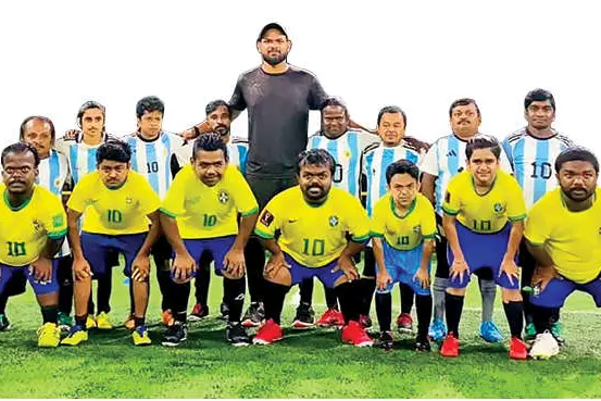 ചെറിയലോകവും വലിയ മനുഷ്യരും; ഉയരങ്ങള്‍ കീഴടക്കി 'ലിറ്റില്‍ പീപ്പിള്‍'