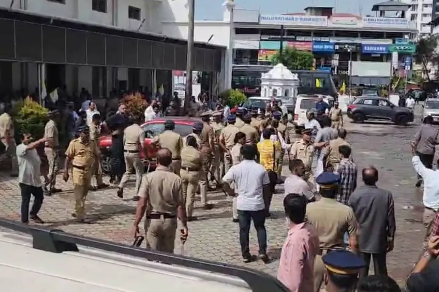 ഏകീകൃത കുർബാന: തൃപ്പൂണിത്തുറ സെന്റ് മേരീസ് ഫൊറോന പള്ളിയിൽ സംഘർഷം