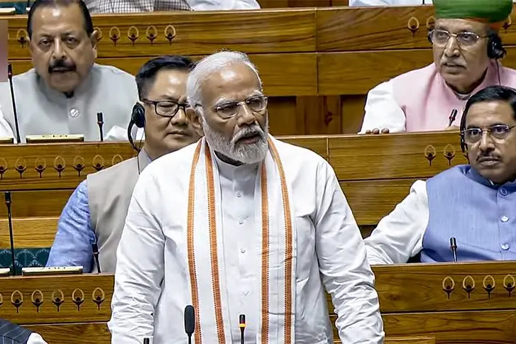ഹിന്ദു സമൂഹത്തെ മുഴുവന് അക്രമാസക്തരെന്ന് വിളിക്കുന്നത് ഗൗരവതരമെന്ന് മോദി; രാഹുലിന് നാളെ മറുപടി