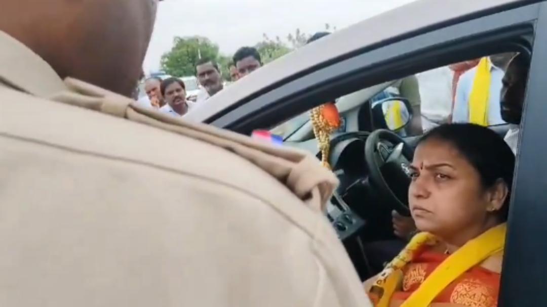 'ഇനിയും നേരം വെളുത്തില്ലേ?'; പോലീസുകാരനെ പരസ്യമായി വഴക്കുപറഞ്ഞ് ...