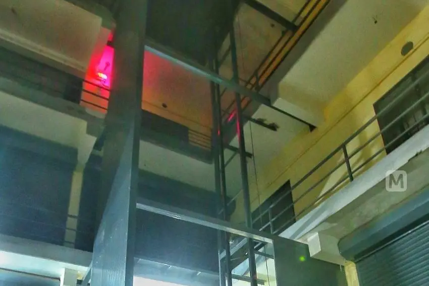 ലിഫ്റ്റ് തകർന്ന് വീണു; തൃക്കാക്കര ഉണിച്ചിറയിൽ ചുമട്ടുതൊഴിലാളിക്ക് ദാരുണാന്ത്യം