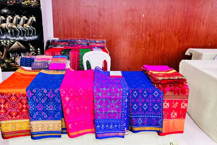 ട്രെൻഡിങ് സാരികളോടൊപ്പം ഒരു ആഘോഷം; ഇന്ന് ദേശീയ കൈത്തറിദിനം