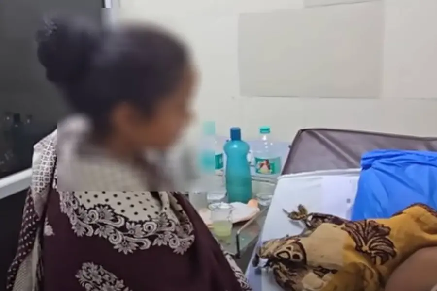 കൊല്ലാനെത്തി അക്രമിസംഘം; ആയുധം പിടിച്ചുവാങ്ങി സധൈര്യം നേരിട്ട് പിതാവിനെ രക്ഷിച്ചത് 17-കാരിയായ മകൾ