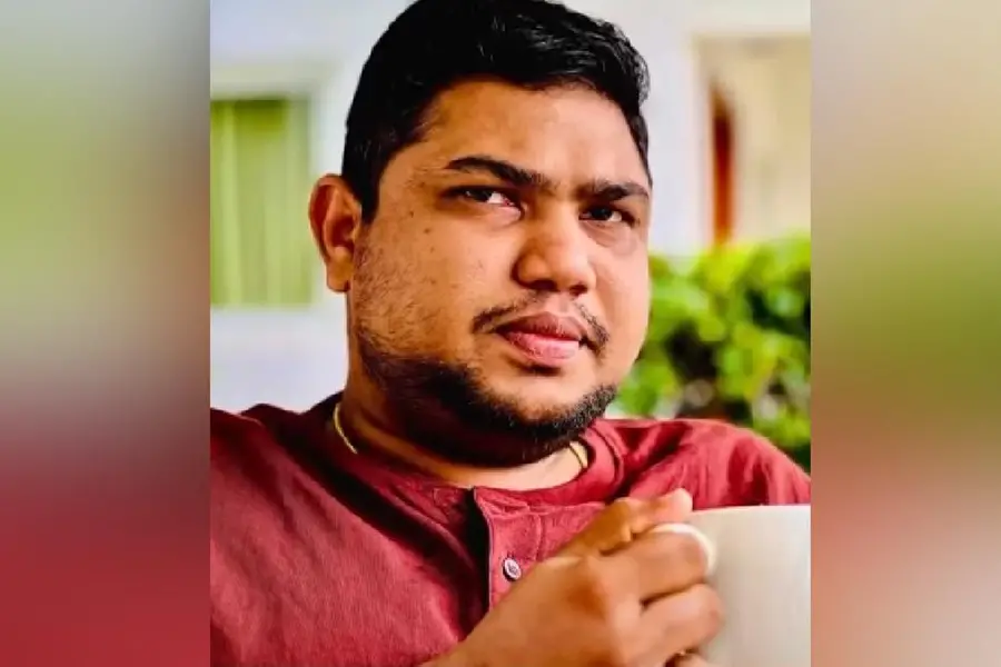 പെന്ഷന്തുക തട്ടി ഒളിവില് കഴിയുന്ന പ്രതിക്ക് സ്ഥലംമാറ്റ ഉത്തരവ്; നടപടി ലുക്ക് ഔട്ട് നോട്ടീസിരിക്കെ
