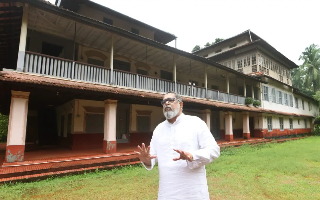 • മലപ്പുറം ചെമ്മങ്കടവിലെ കിളിയമണ്ണിൽ തറവാട്ടിനു മുൻപിൽ കിളിയമണ്ണിൽ ഫസൽ