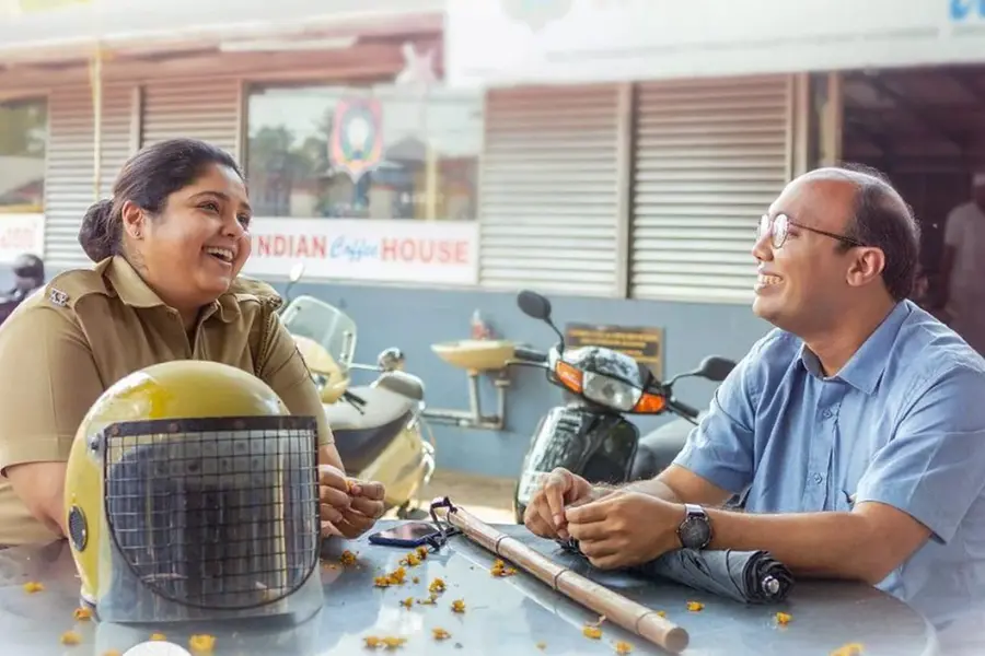 സ്നേഹത്തിൻ്റെയും കരുതലിൻ്റെയും അത്ഭുതങ്ങളുടേയും 'വിശേഷം' | REVIEW