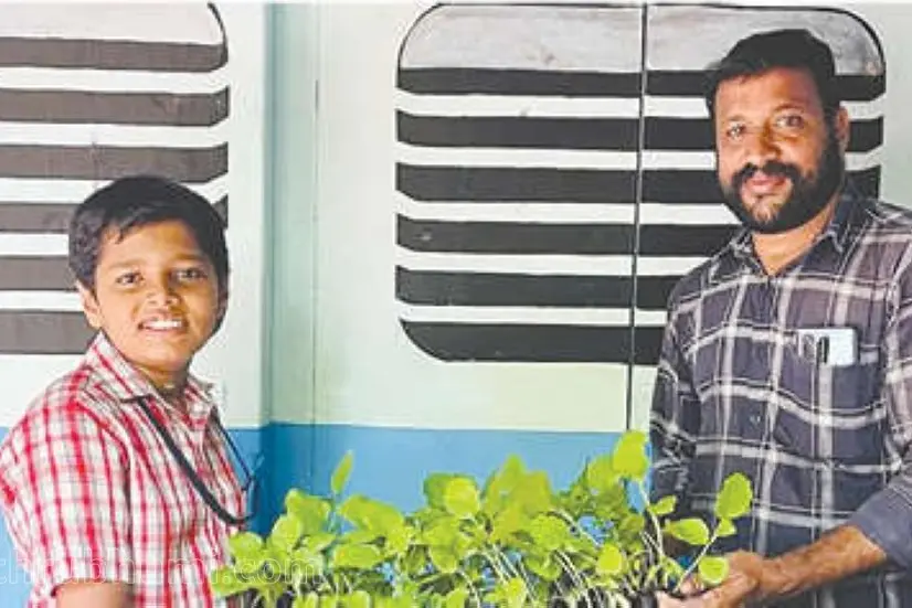 പിറന്നാൾദിനത്തിൽ കൂട്ടുകാർക്ക് പച്ചക്കറിത്തൈകൾ നൽകി വിദ്യാർഥി