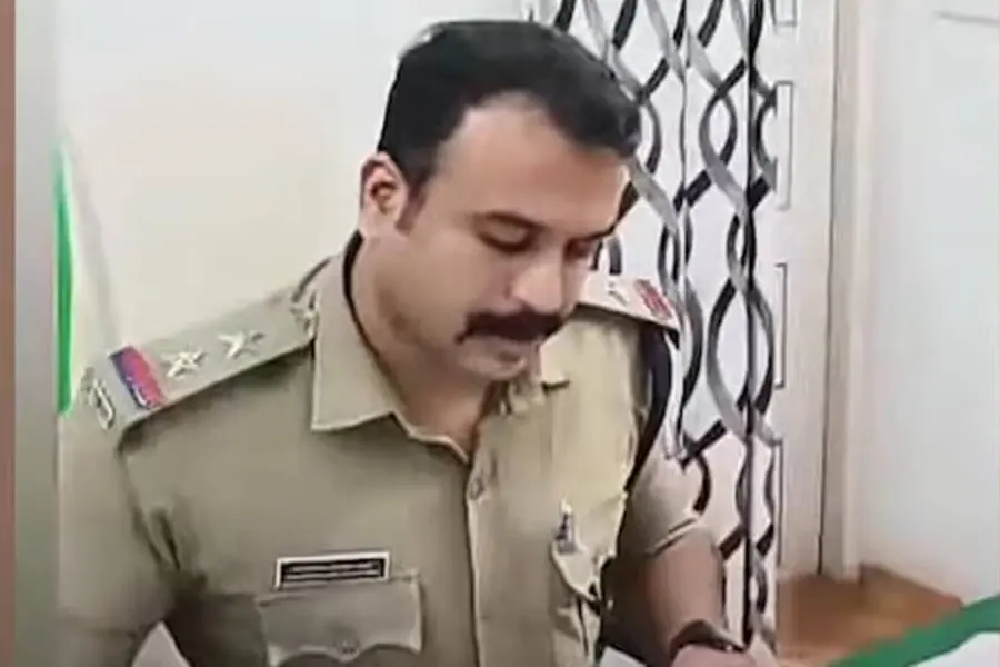 എസ്.ഐ. പ്രതിയെ പിടിക്കാനിറങ്ങിയത് ഗുണ്ടകളെയും കൂട്ടി, ആളുമാറി യുവാവിനെയും ഭാര്യയെയും മർദിച്ചു; കേസ്